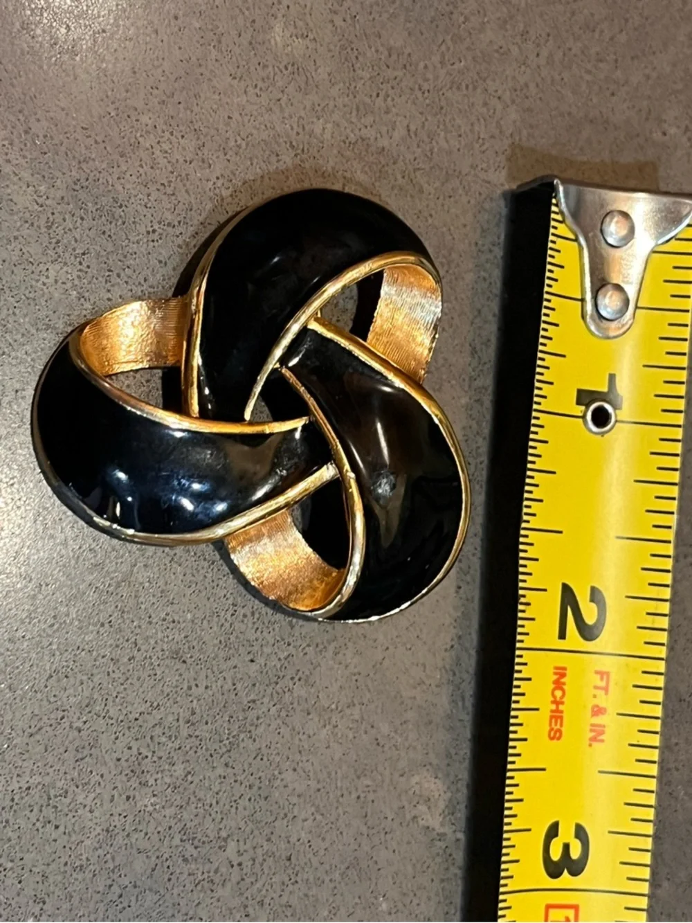 Vtg Gold Tone Black Enamel Interlocking Knot Brooch MidCentury Modern Geometric
